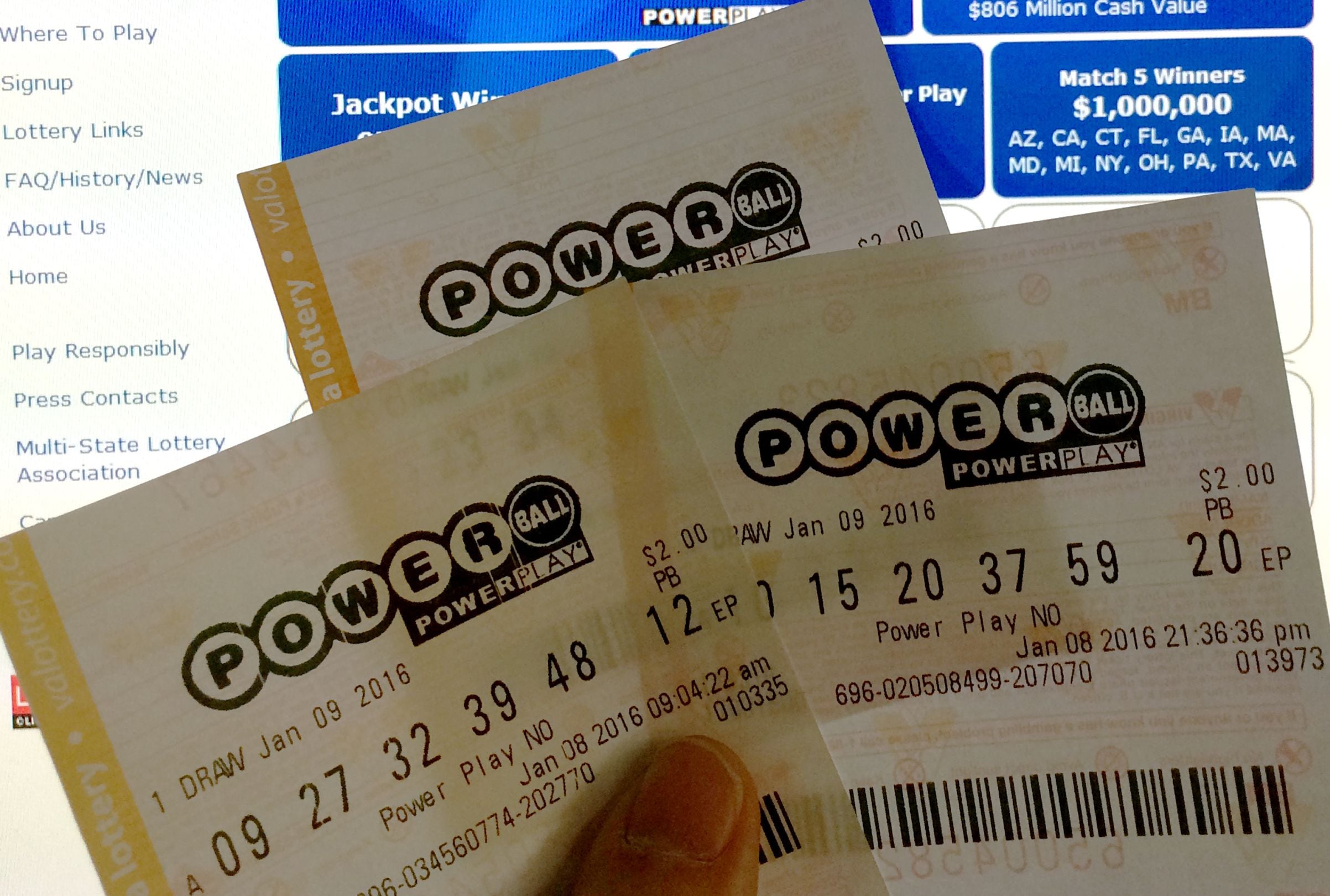 Por lo general, los participantes del Powerball pueden reclamar un premio de hasta $600 en cualquier lotería autorizada de la jurisdicción donde compraron el boleto. (Foto: KAREN BLEIER / AFP)