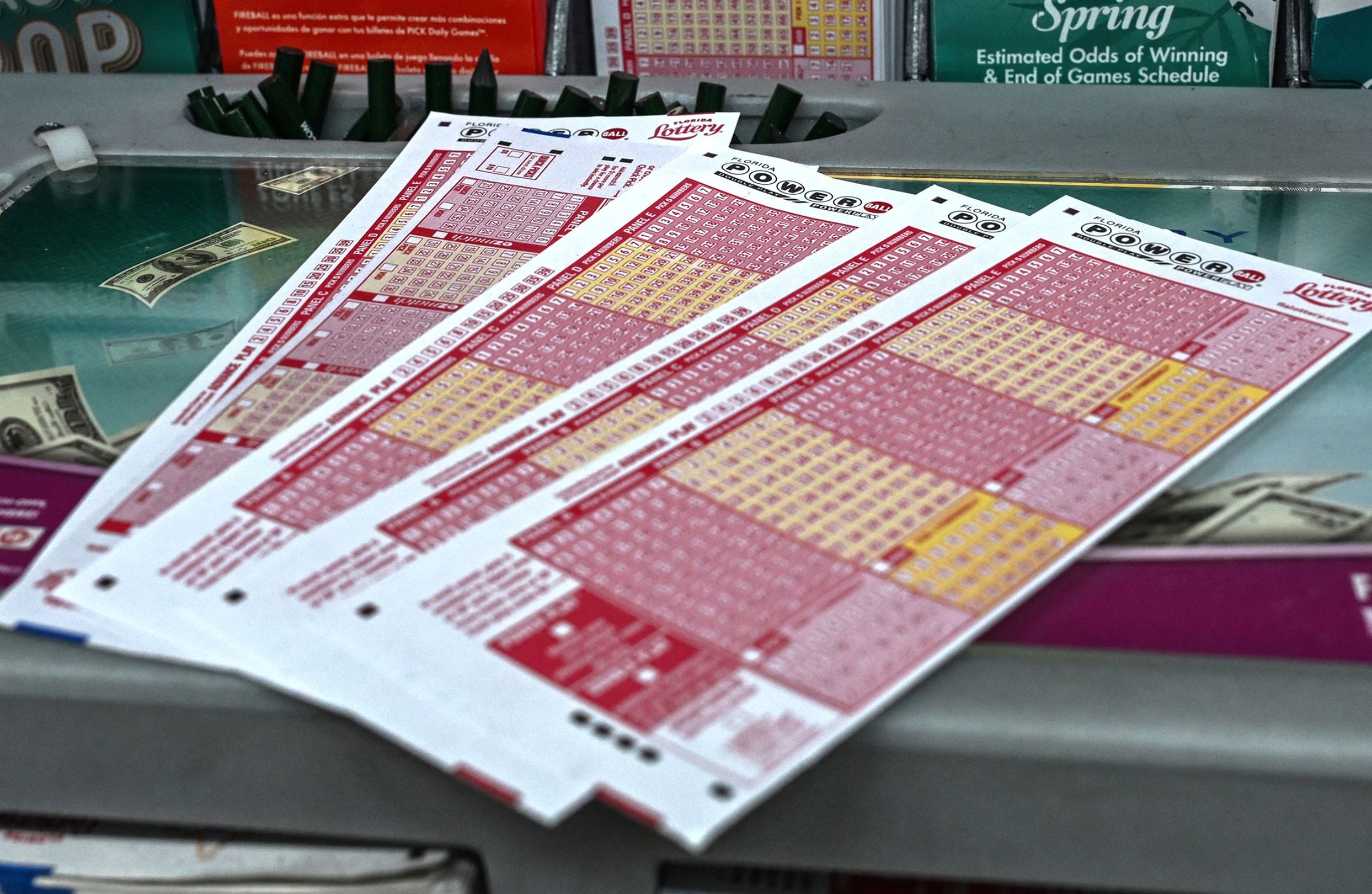 Los plazos límite para la venta de boletos del Powerball varían según la jurisdicción. (Foto: Giorgio Viera / AFP)