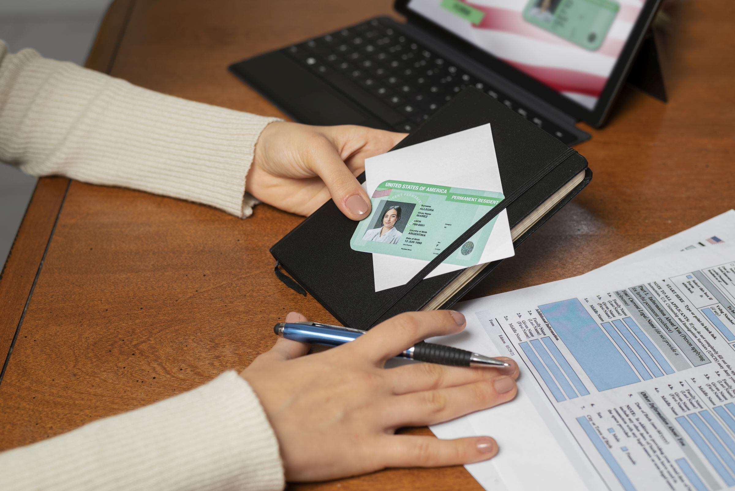 No puedes esperar el último momento para postular a la lotería de visas 2026 (Foto: Diseñado por Freepik)