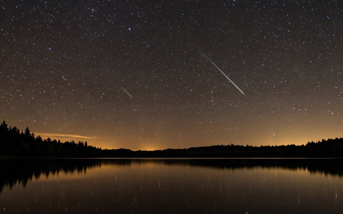 Las Perseidas alcanzan su máximo esta noche y podrían producir hasta 100 meteoros por hora en condiciones ideales. (Foto: Imagen creada por El Comercio MAG usando Gemini)