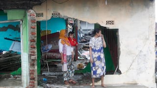 Los sobrevivientes del tsunami en Indonesia, víctimas del hambre y las enfermedades