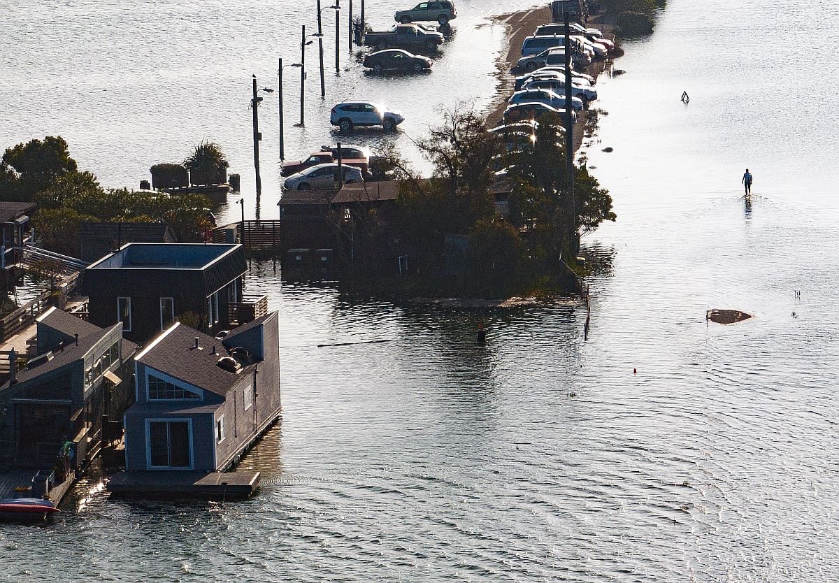 Los fuertes problemas de lluvias e inundaciones experimentados en el noroeste en las últimas semanas debido a los ríos atmosféricos se trasladarán más al sur, hacia California, hasta el día de Navidad. (Foto: JOSH EDELSON / AFP)