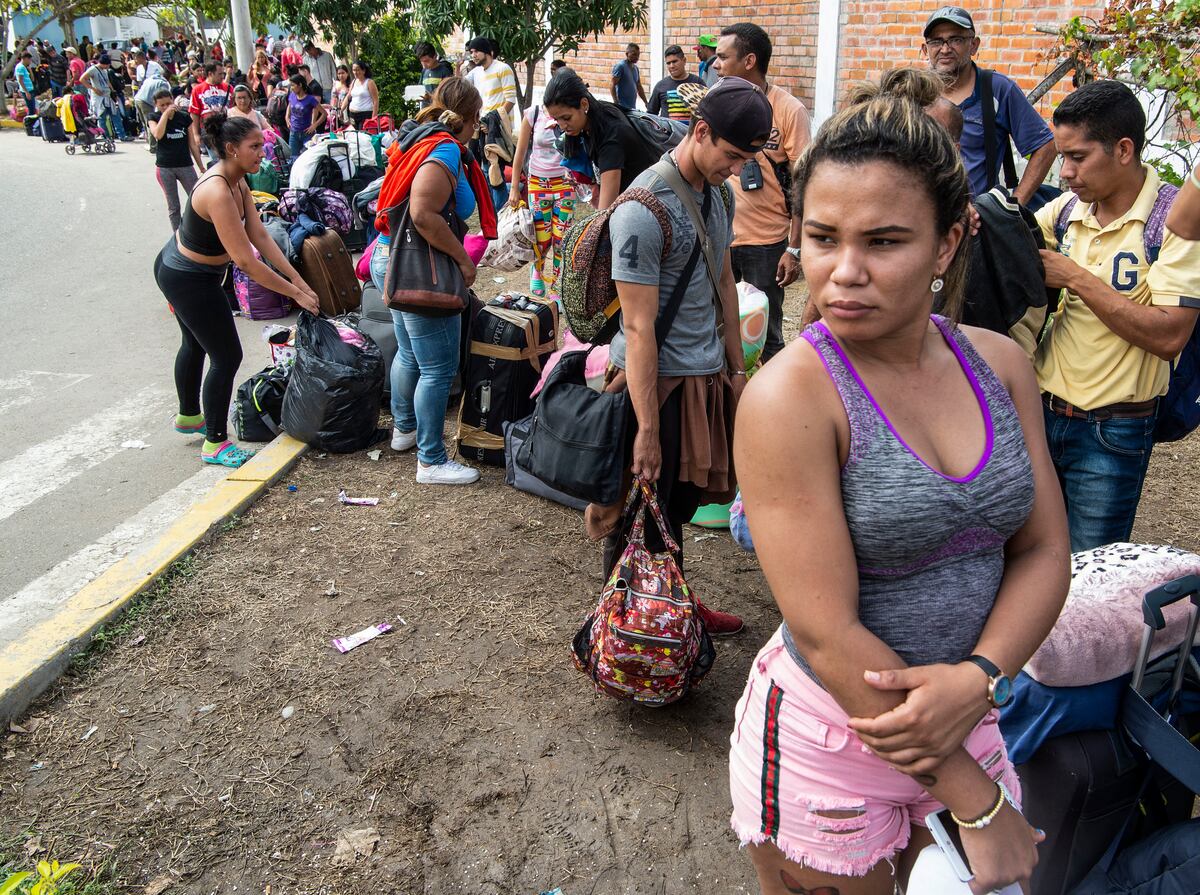 Migrantes venezolanos llegan para obtener una solicitud de refugio en el centro de atención fronterizo binacional (CEBAF) en Tumbes, Perú, el 14 de junio de 2019. (Foto: Cris BOURONCLE / AFP)