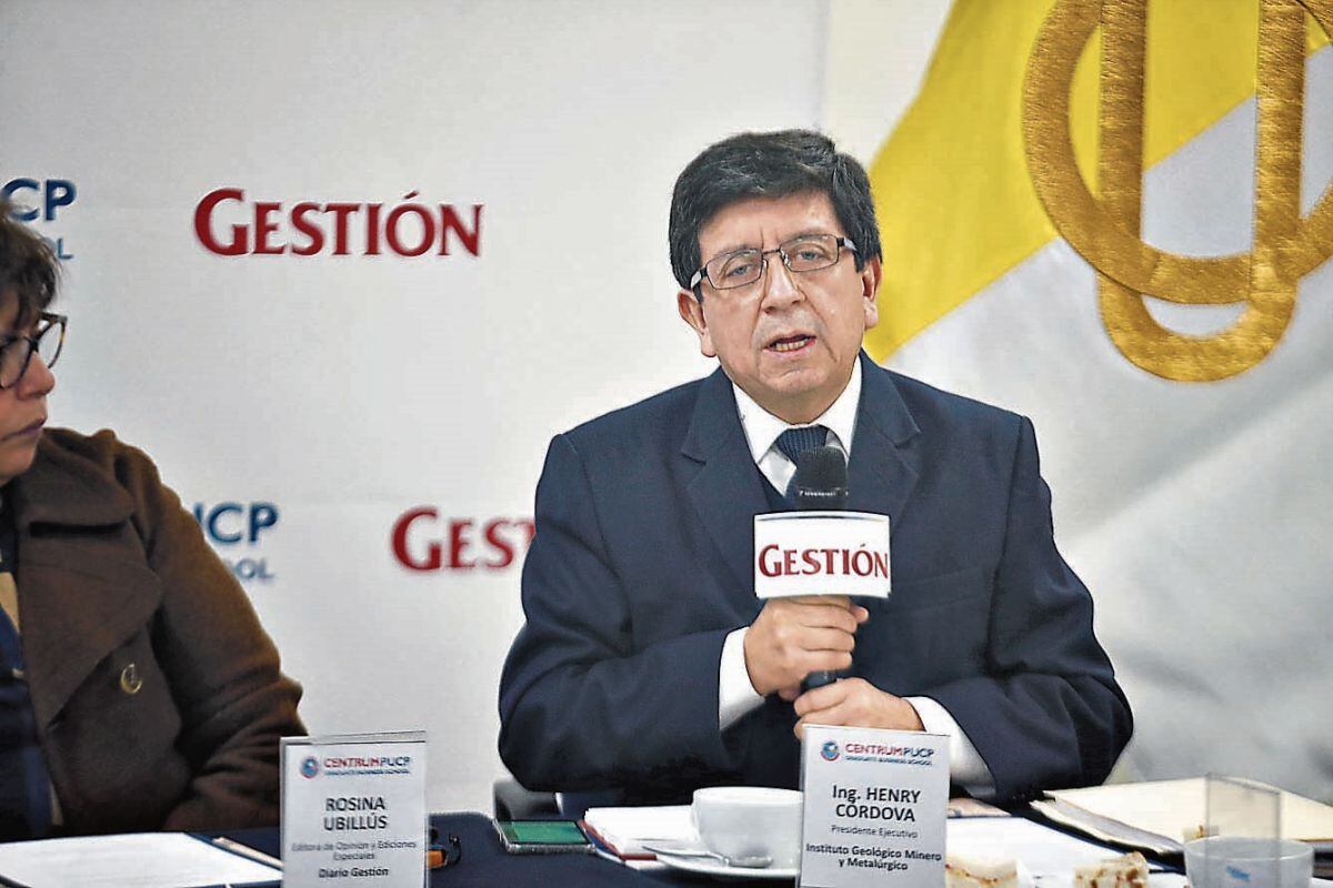 Henry Luna, viceministro de Minas, explica los pasos que se vienen para el proceso de formalización minera. (Foto: USI)