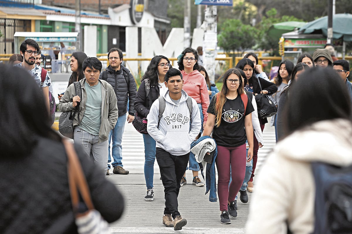 El 35.6% de los jóvenes entre 20 a 24 años -población que se encuentra en la etapa inicial de su vida laboral- no cuentan con seguro de salud, según INEI. (Foto: GEC)