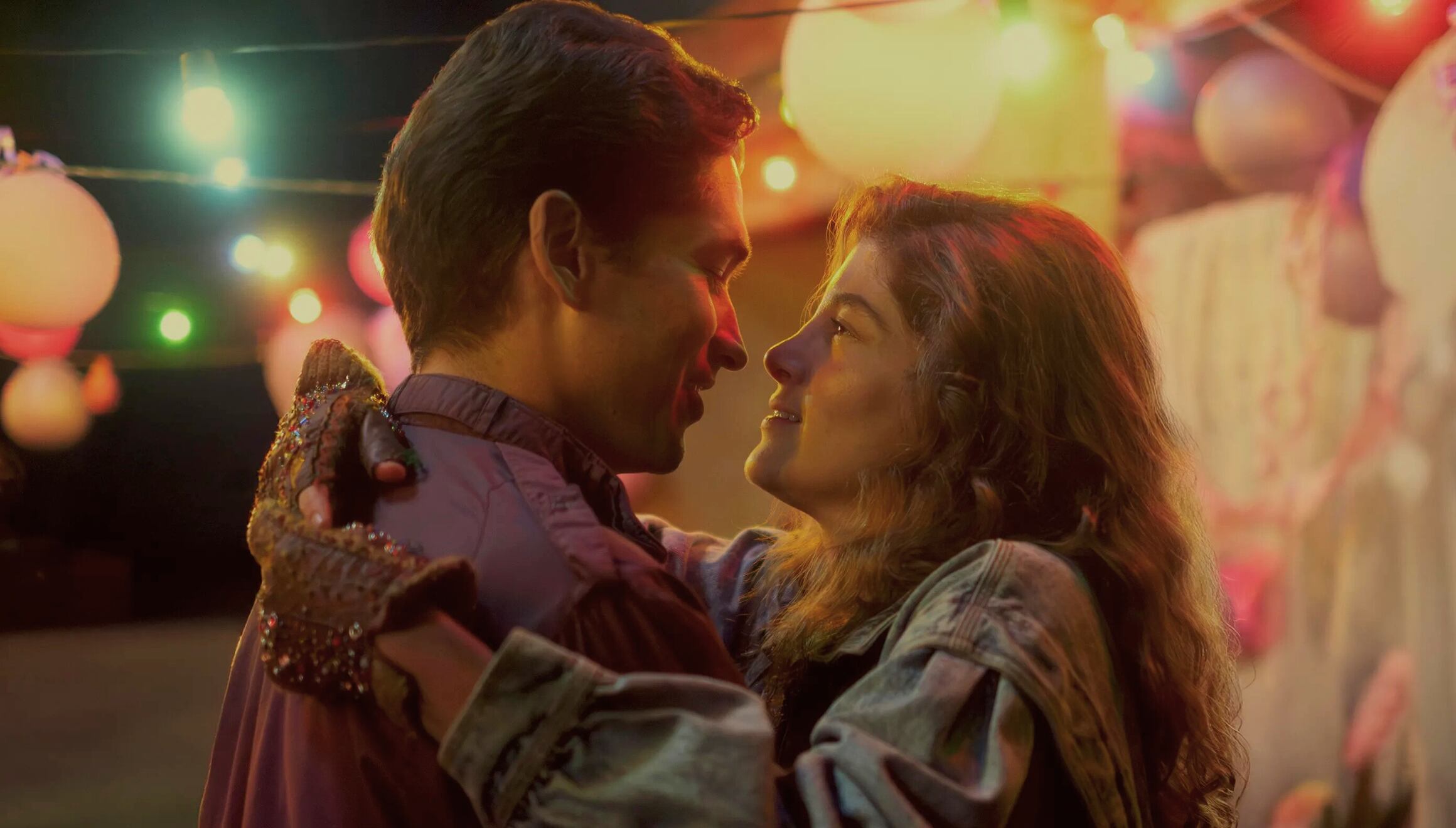 Los personajes "El Midas" y Agustina de la serie colombiana "Delirio" (Foto: Netflix)