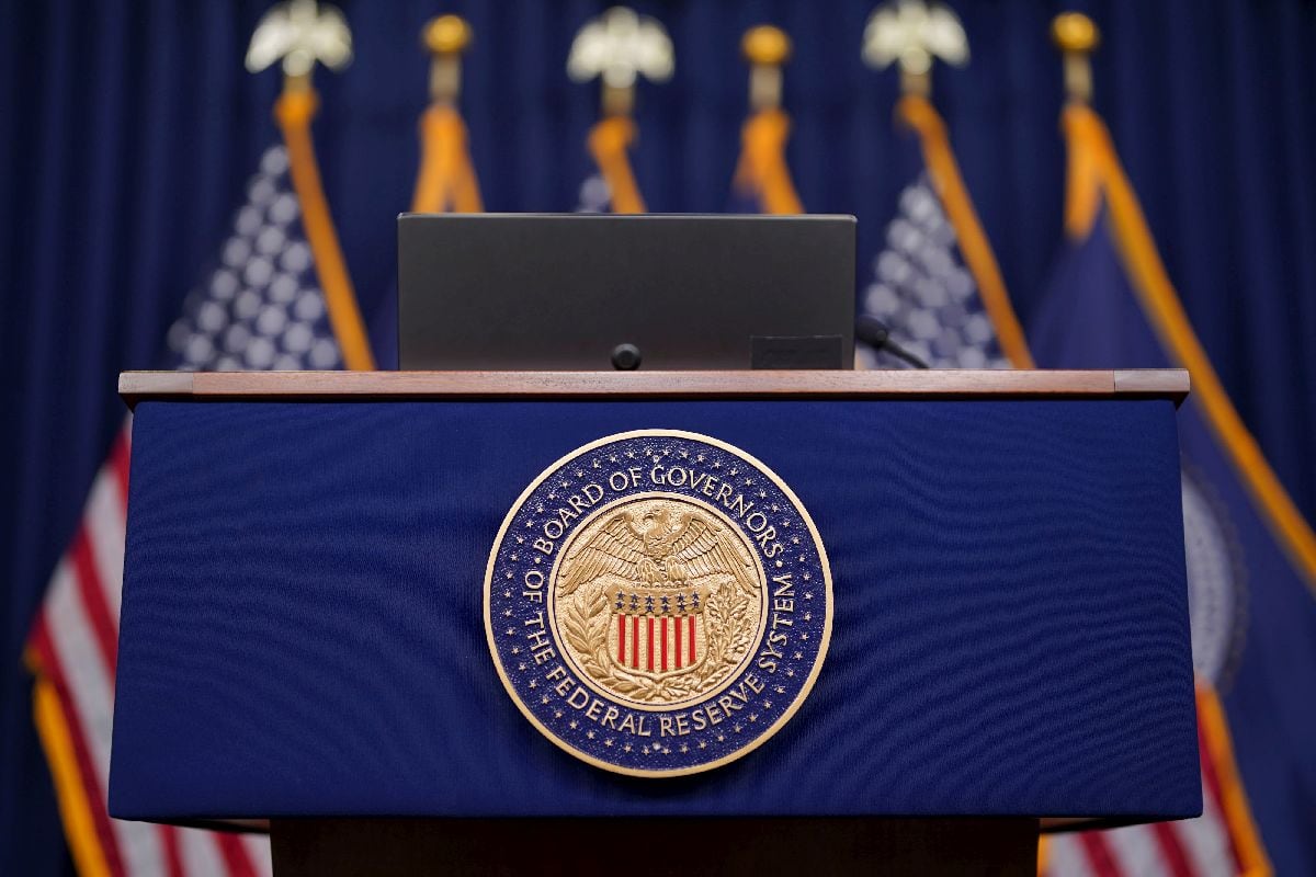 El sello de la Junta de Gobernadores de la Reserva Federal de EE.UU. en un podio en Washington. Fotógrafo: Al Drago/Bloomberg