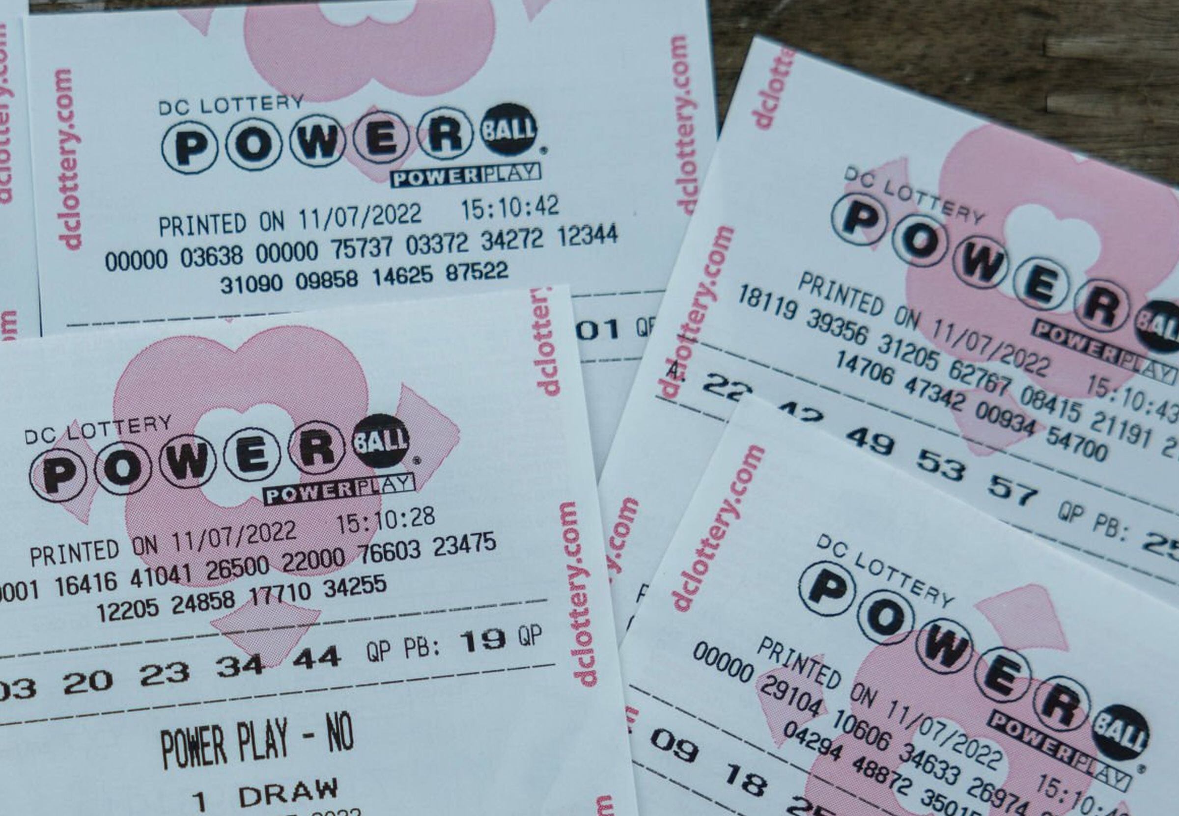Las horas límite de venta de boletos de Powerball varían según la jurisdicción de venta. (Foto: Tasos Katopodis / Getty Images)