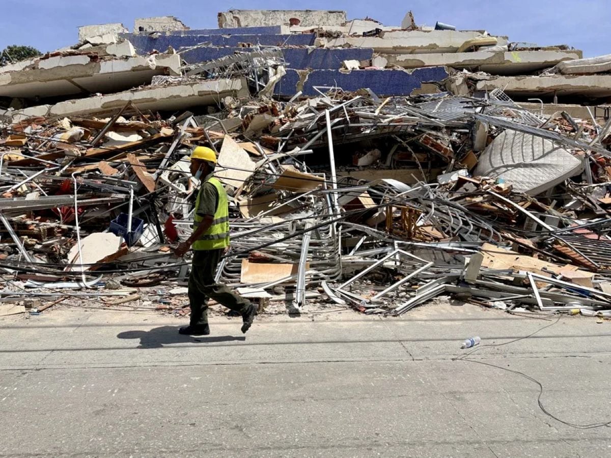 El doble terremoto del 24 de junio deja hasta el momento 2,645 fallecidos, 12,666 heridos y más de 15,000 personas que perdieron sus viviendas en Venezuela. Foto: EFE.