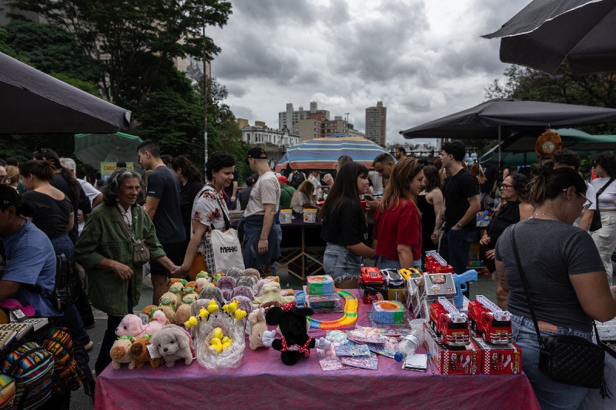 Shoppers view items displayed for sale at a street market in the Liberdade neighborhood of Sao Paulo, Brazil, on Sunday, Nov. 16, 2025. Brazils September activity data may flag the first quarterly GDP contraction after 16 straight expansions.