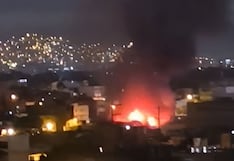 Incendio en Surco: 16 unidades de bomberos atienden siniestro en fábrica textil