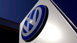 Volkswagen debe enfrentar demanda de inversores de EE.UU. en escándalo de emisiones