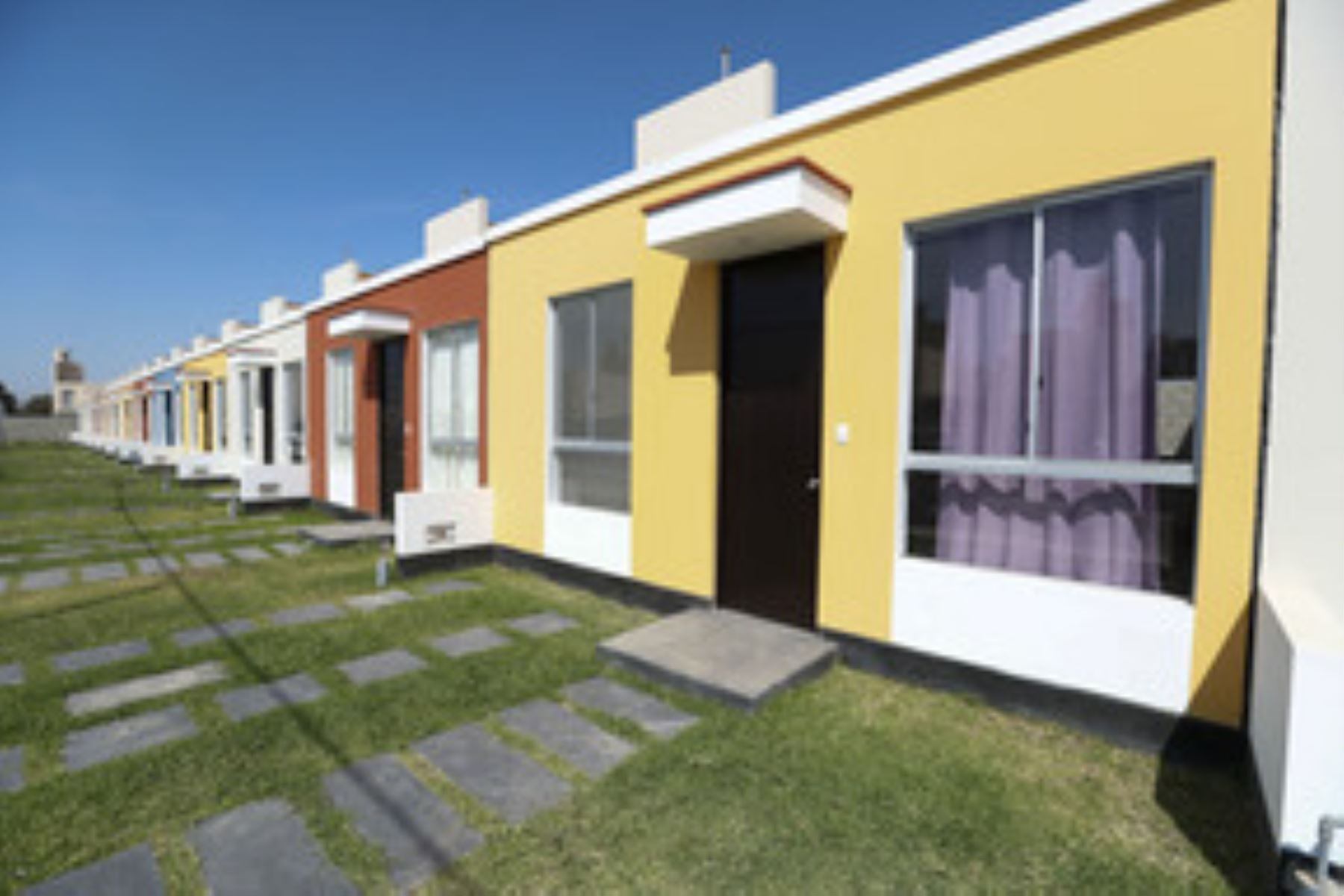 Las familias en Ayacucho que se hayan visto afectadas por lluvias e inundaciones recibirán un subsidio de
S/ 500 para el alquiler de espacios seguros.