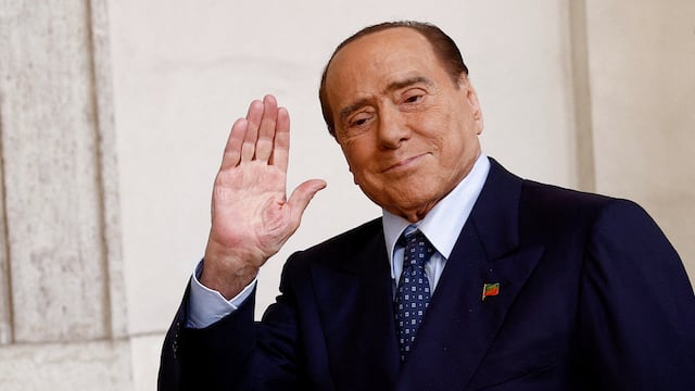 Socios y familiares de Berlusconi afirman que se encuentra optimista y mejor de salud
