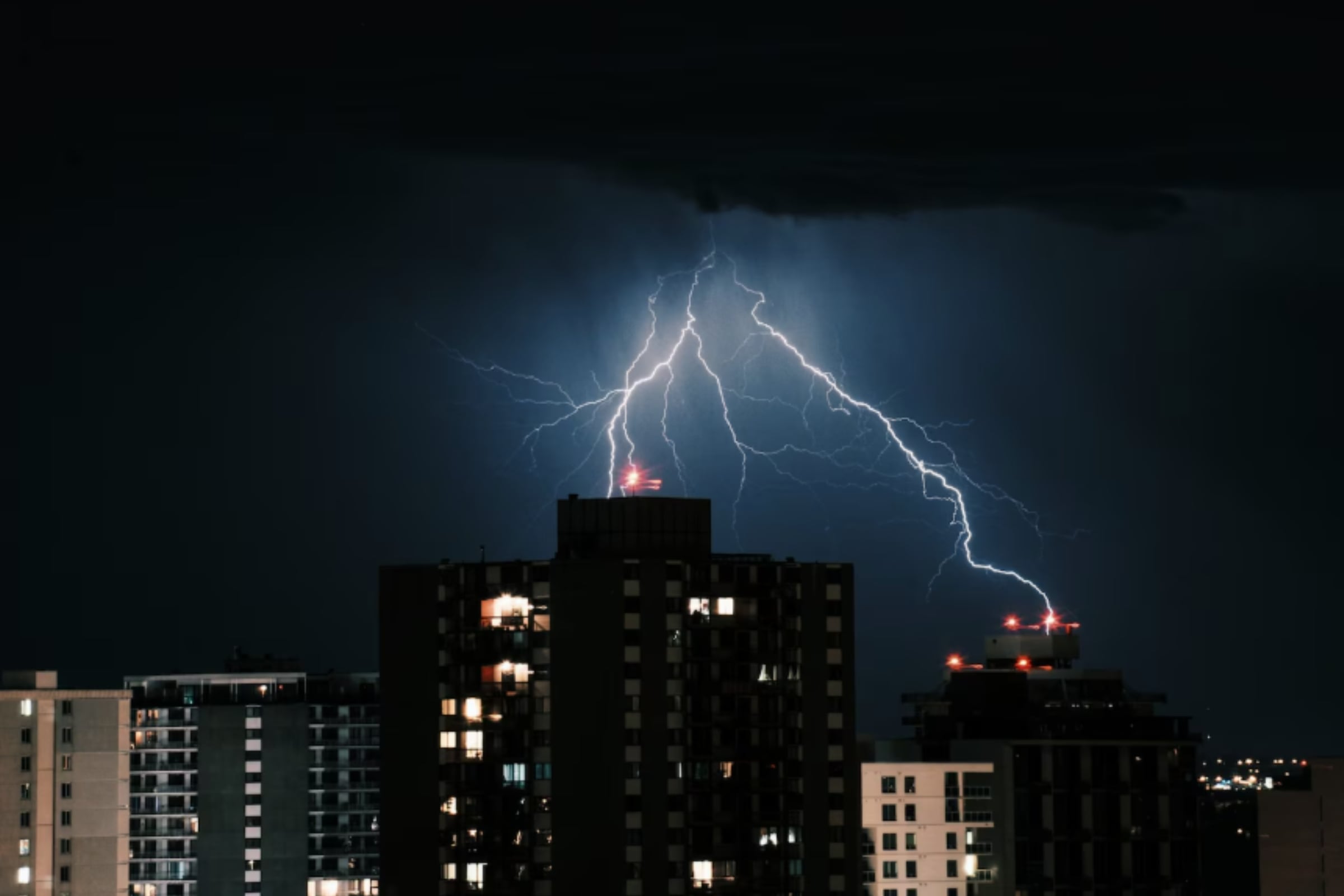 La alerta surge ante el menor electrocutado en la vecindad de Cypress, en Texas. (Crédito: Magnific / Imagen referencial)