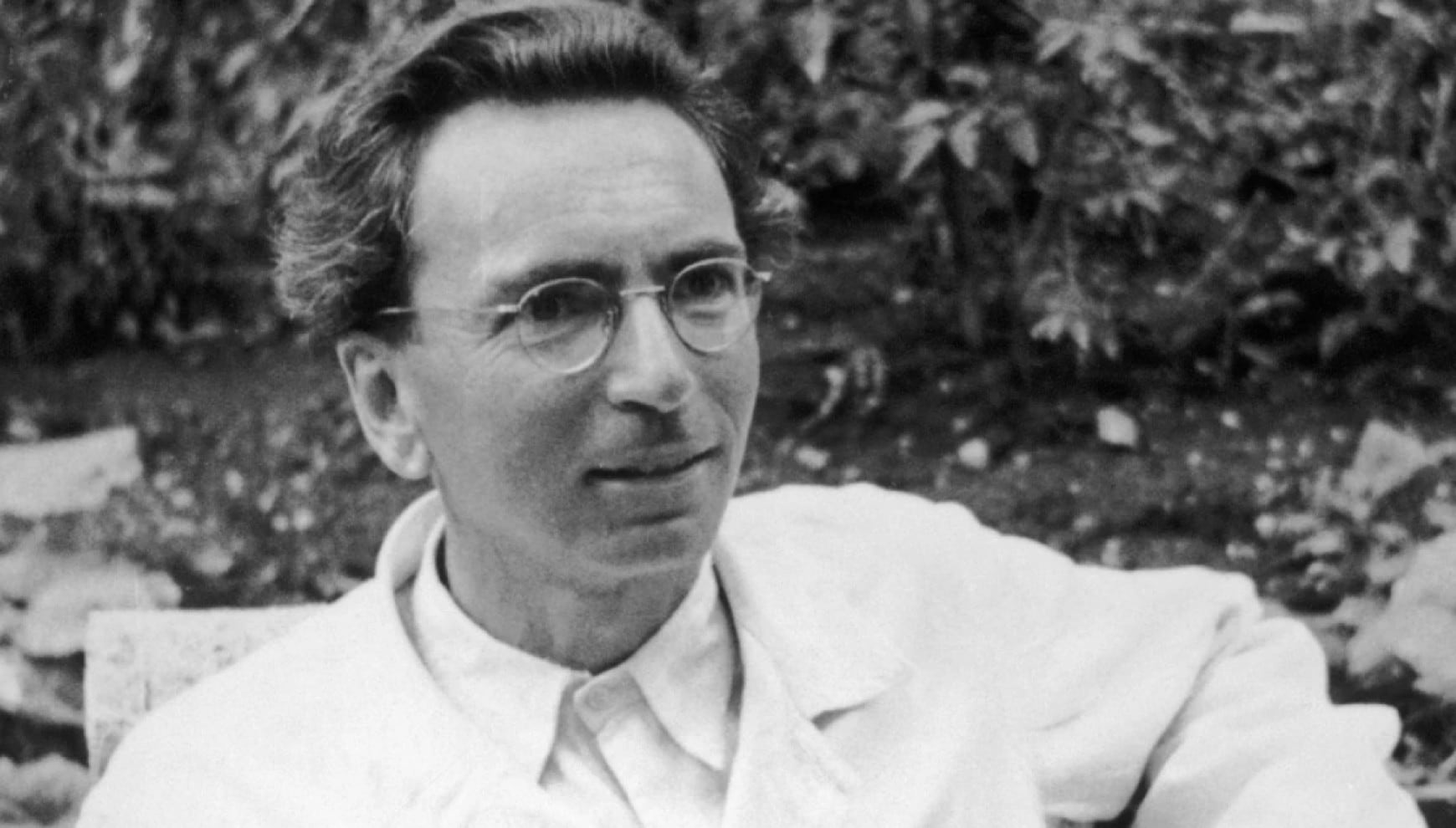La cita del día de Viktor Frankl recuerda que siempre podemos elegir cómo enfrentar lo que no podemos cambiar. | Crédito: psicologiaymente.com