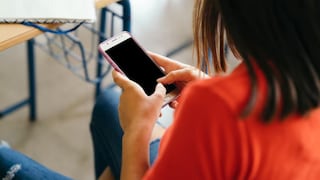 México aprueba restringir celulares y pantallas en las escuelas de educación básica