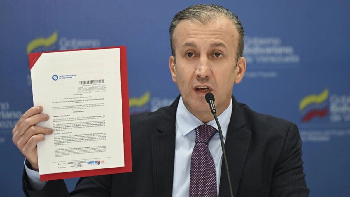 El exministro de Petróleo venezolano Tareck El Aissami durante una rueda de prensa, en Caracas. | Foto: AFP