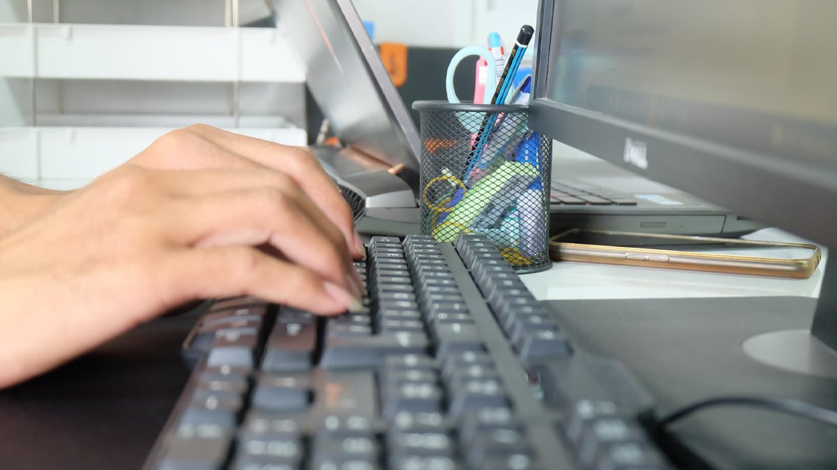 Amazon recomienda a las pymes, antes de implementar una IA, identificar qué tarea realiza la empresa de forma repetitiva. | Foto: Andina