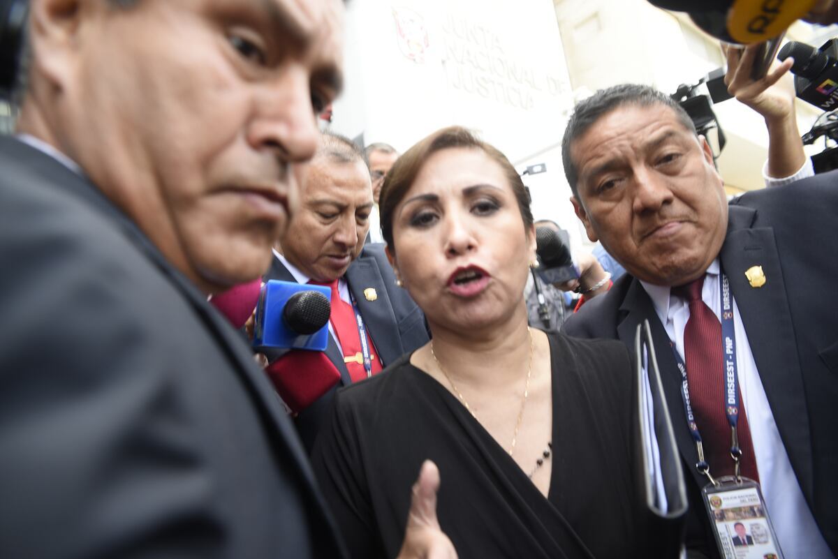 Patricia Benavides es investigada por los presuntos delitos de organización criminal, abuso de autoridad, entre otros más.