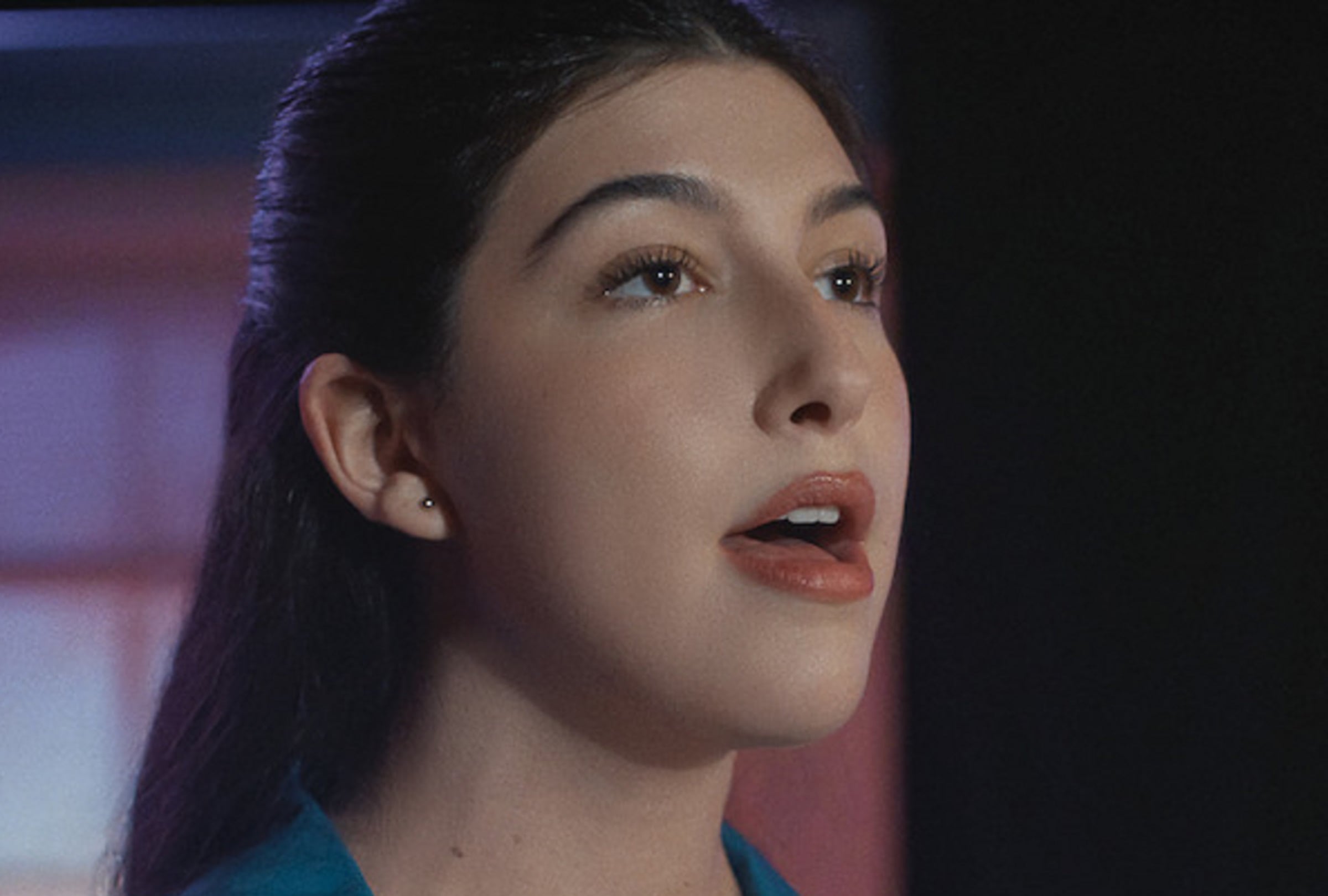 Sunny Sandler es el protagonista de la película "No se desea buena suerte", donde interpreta a Sophie Birenbaum, una adolescente que lidia con la enfermedad de su madre (Foto: Netflix)