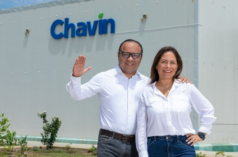 Mario Salazar, presidente de Agrícola y Ganadera Chavín de Huántar, y su esposa.