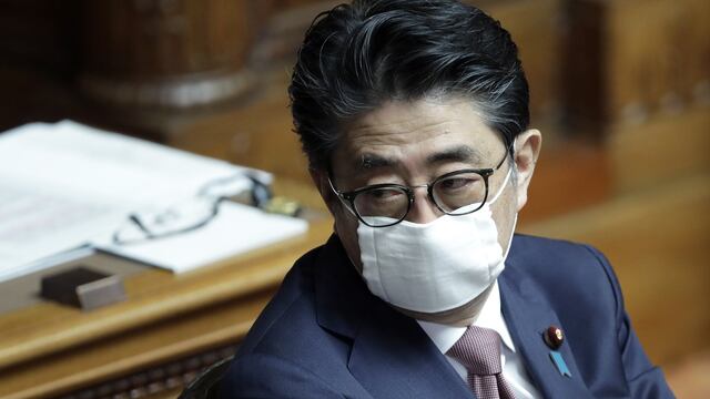 Japón avanza hacia estado de emergencia y anuncia colosal plan de ayuda por coronavirus