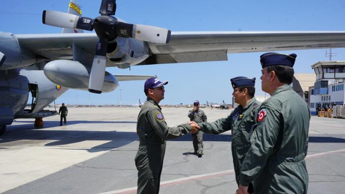 El Gobierno de Perú envió aviones y helicópteros a Ecuador para combatir un incendio forestal que ha devastado más de 4.200 hectáreas en la provincia de Loja. Foto: Andina