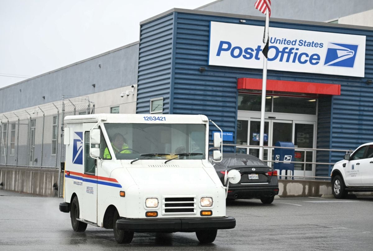 USPS indicó que la propuesta aún debe ser evaluada antes de entrar en vigor en julio. | Crédito: Patrick T. Fallon / AFP