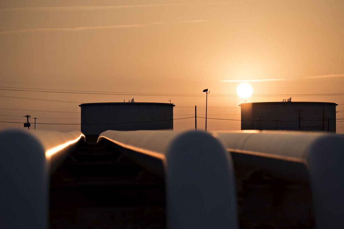 The sun rises beyond oil storage tanks at the Enbridge Inc. Cushing storage terminal in Cushing, Oklahoma, US. Photographer: Daniel Acker/Bloomberg