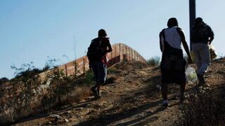 EE.UU. admite que el "muro" en la frontera con México podría ser una cerca