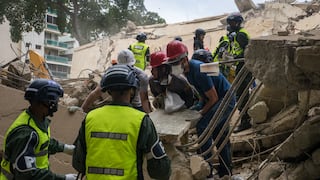 Bomberos, perros, drones, forenses: así ayuda la comunidad internacional a Venezuela