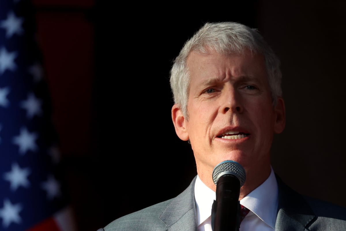 El secretario de Energía de Estados Unidos, Chris Wright, habla al finalizar una reunión oficial con Delcy Rodríguez, en Caracas, Venezuela, el 11 de febrero de 2026. (Miguel Gutiérrez / EFE)