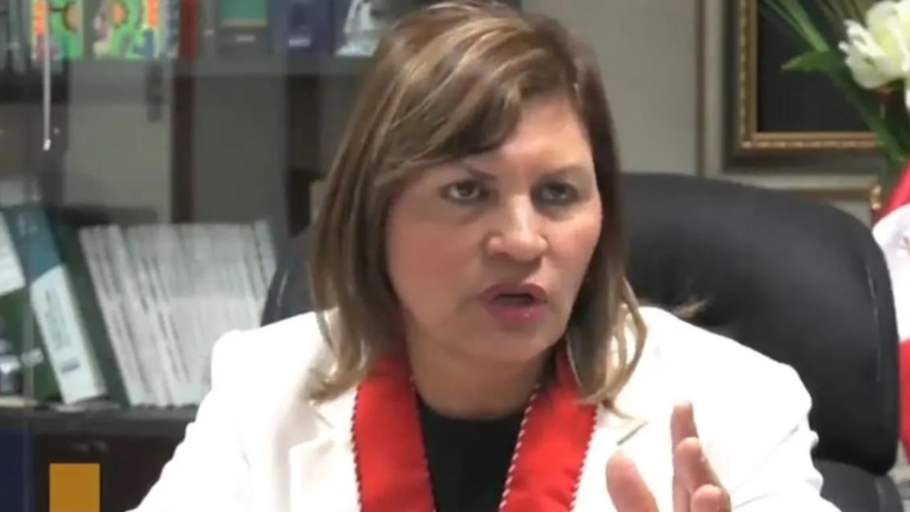 Fiscal Elizabeth Peralta habría cobrado por plazas de trabajo. Foto: Captura TV.