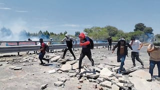 Paro agrario en Piura: PNP y manifestantes se enfrentan tras bloqueo de carretera