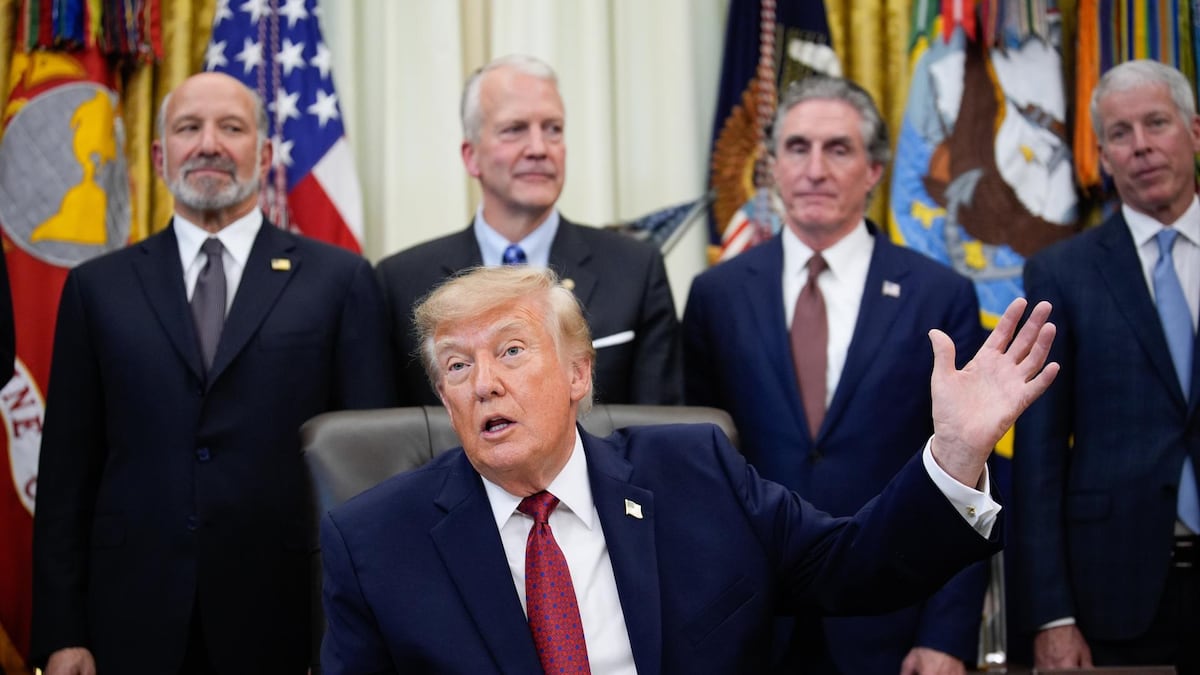 Donald Trump nombra a director de inteligencia nacional para liderar comisión sobre IA
