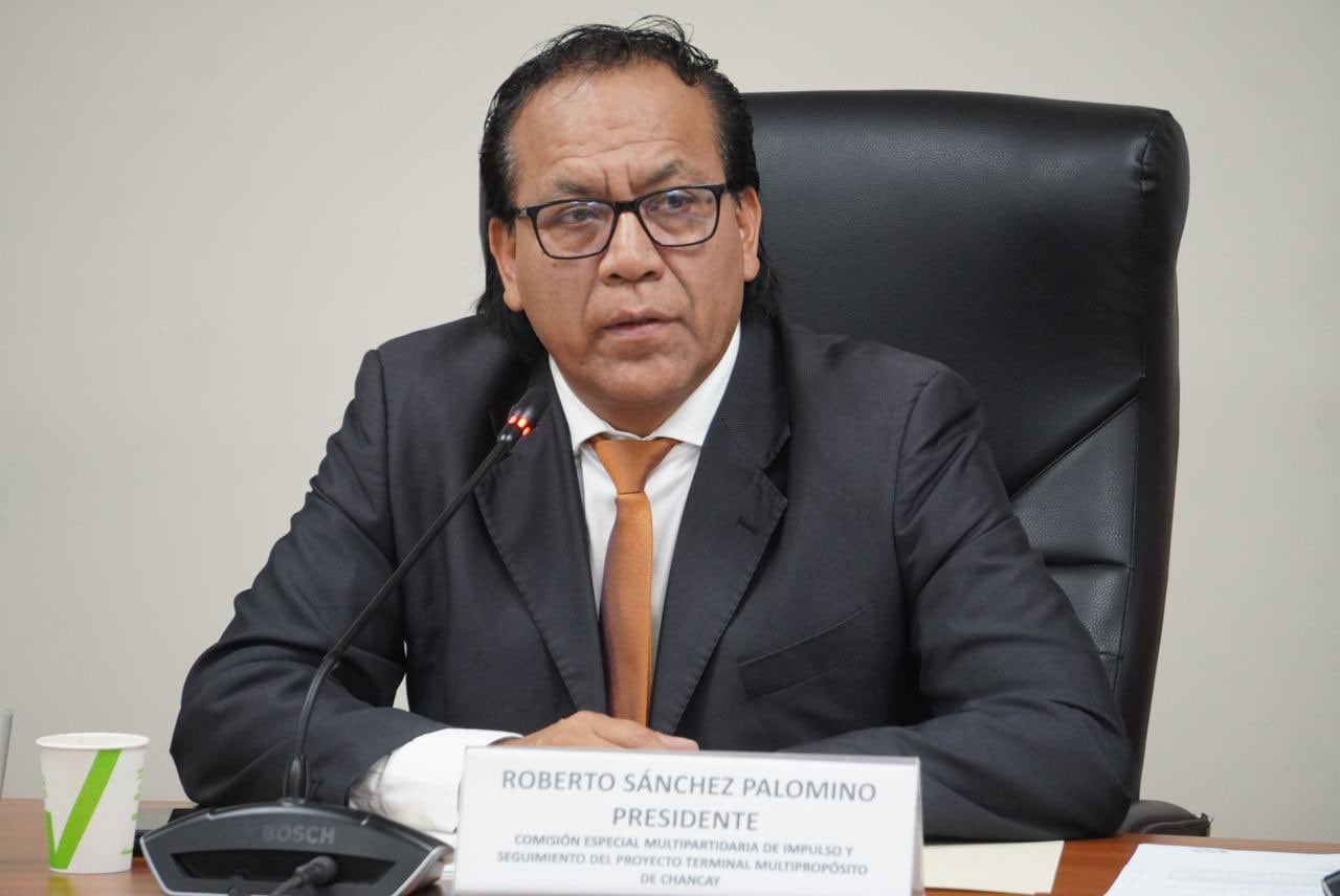 Roberto Sánchez, en su rol de presidente de la Comisión de Impulso y Seguimiento del Megapuerto de Chancay, durante una sesión del grupo de trabajo. Foto: Cuenta de X de Roberto Sánchez.