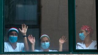 Al menos 100,000 trabajadores sanitarios en el mundo contrajeron COVID-19