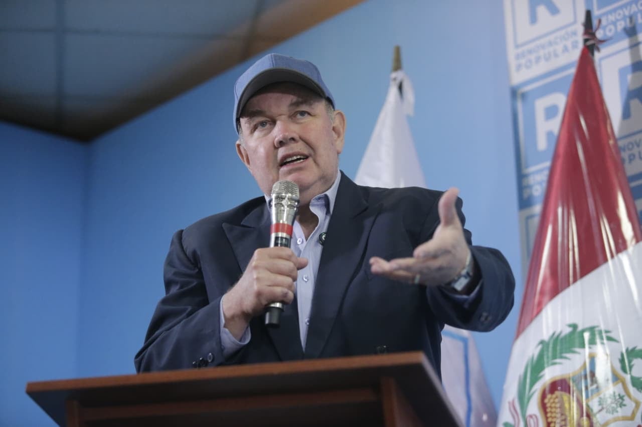 Rafael López Aliaga indicó que no revelaría su estrategia legal ante la posibilidad de que el JNE no le entregue las credenciales. Foto: Cesar Bueno@photo.gec