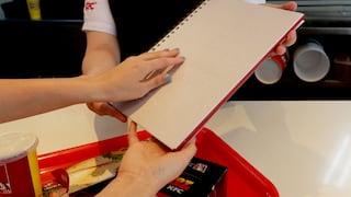 KFC incorpora cartas en braille en sus locales a nivel nacional