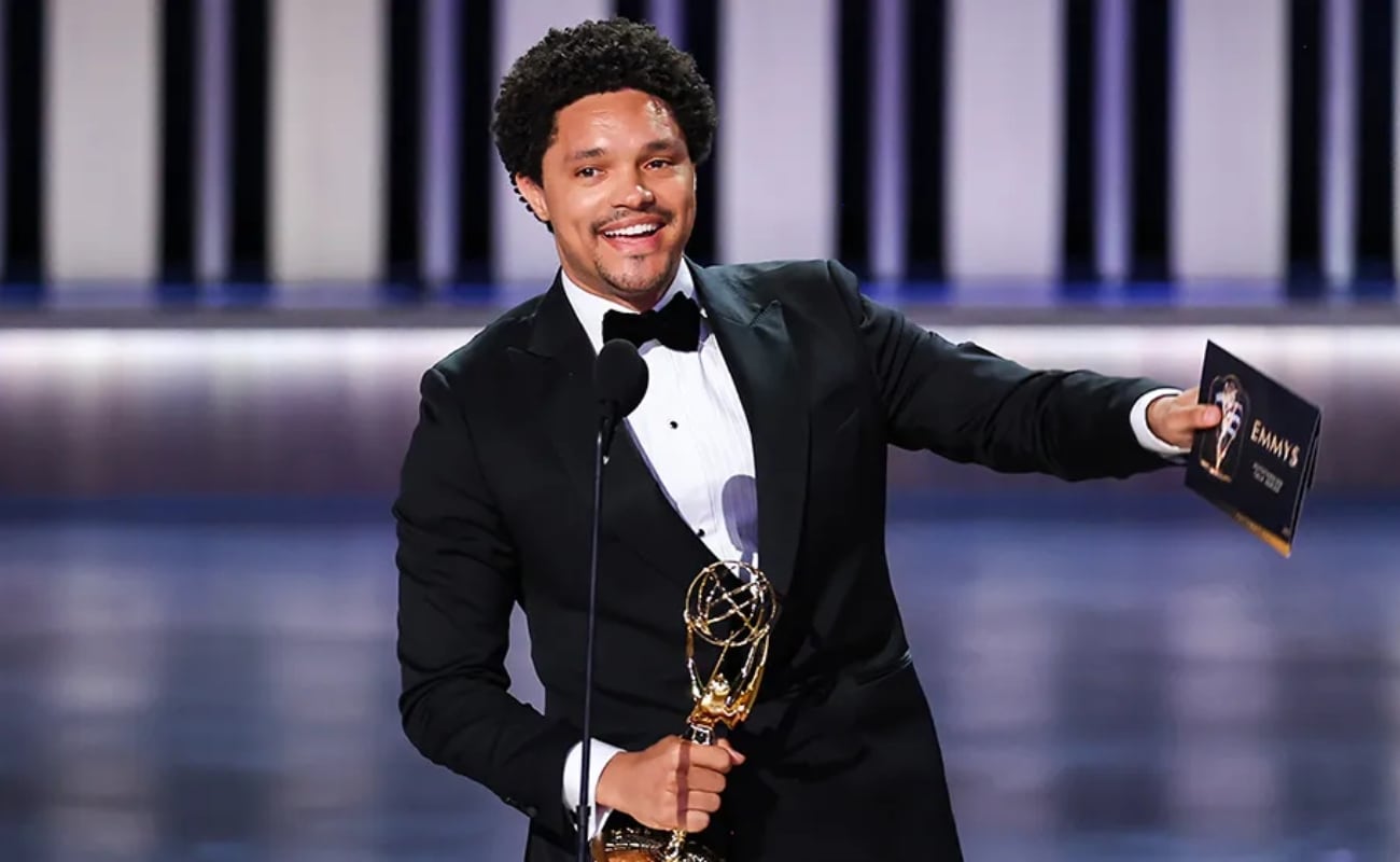 Trevor Noah, presentador de los Premios Grammys 2026. (Foto: Difusión)