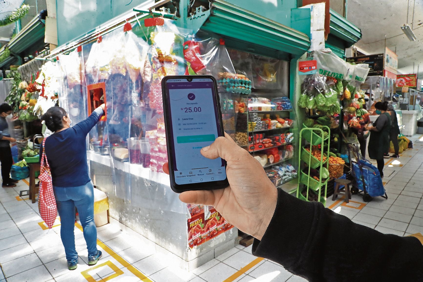 Yape y Plin se han convertido en el principal medio de pago en bodegas de Lima. (Hugo Curotto/GEC).