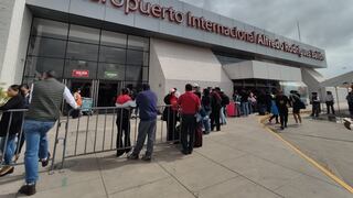 Pasajeros afectados por suspensión y retraso de vuelos en aeropuerto de Arequipa 