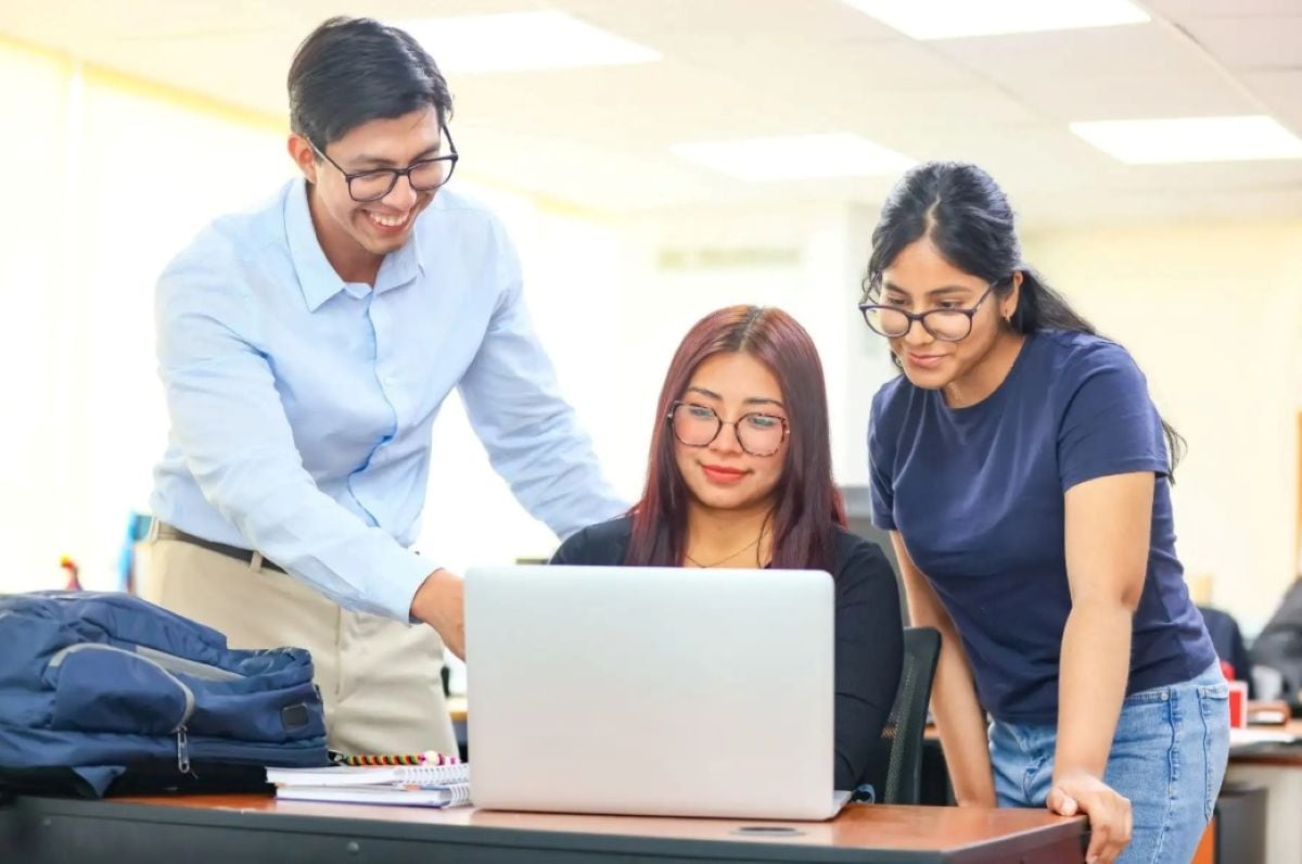 La iniciativa contempla implementar cunas y salas de lactancia dentro de los campus universitarios para apoyar a estudiantes con hijos. Foto: Andina.
