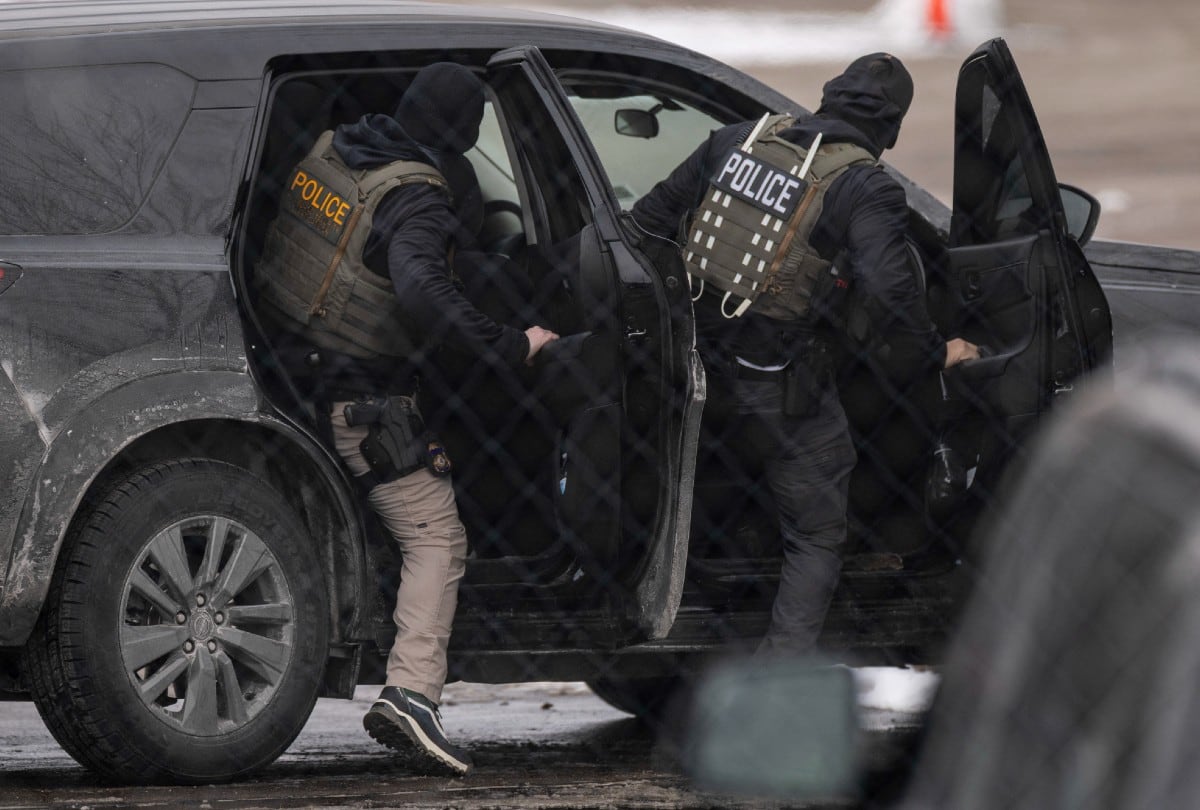Según el abogado Olmedo, los vehículos de ICE no llevan marcas ni luces de emergencia para ser identificados. (Crédito: AFP)