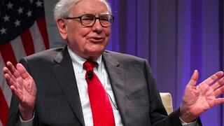 Lo que 13 personas poderosas como Warren Buffett leen cada mañana  