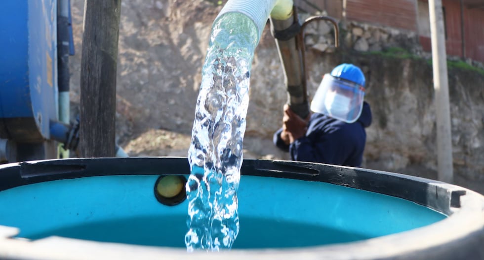 Perú propone dividir empresas de agua en zonas sin servicio