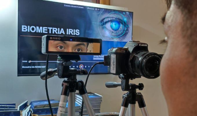 El reconocimiento del iris es considerado como una opción de identificación biométrica segura, ya que esta parte del cuerpo presenta características únicas y difíciles de replicar. (Foto: Reniec)