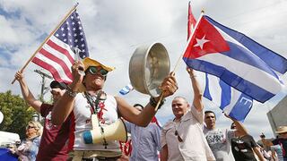 "¡Cuba libre!" celebran los exiliados cubanos en Miami tras la muerte de Castro