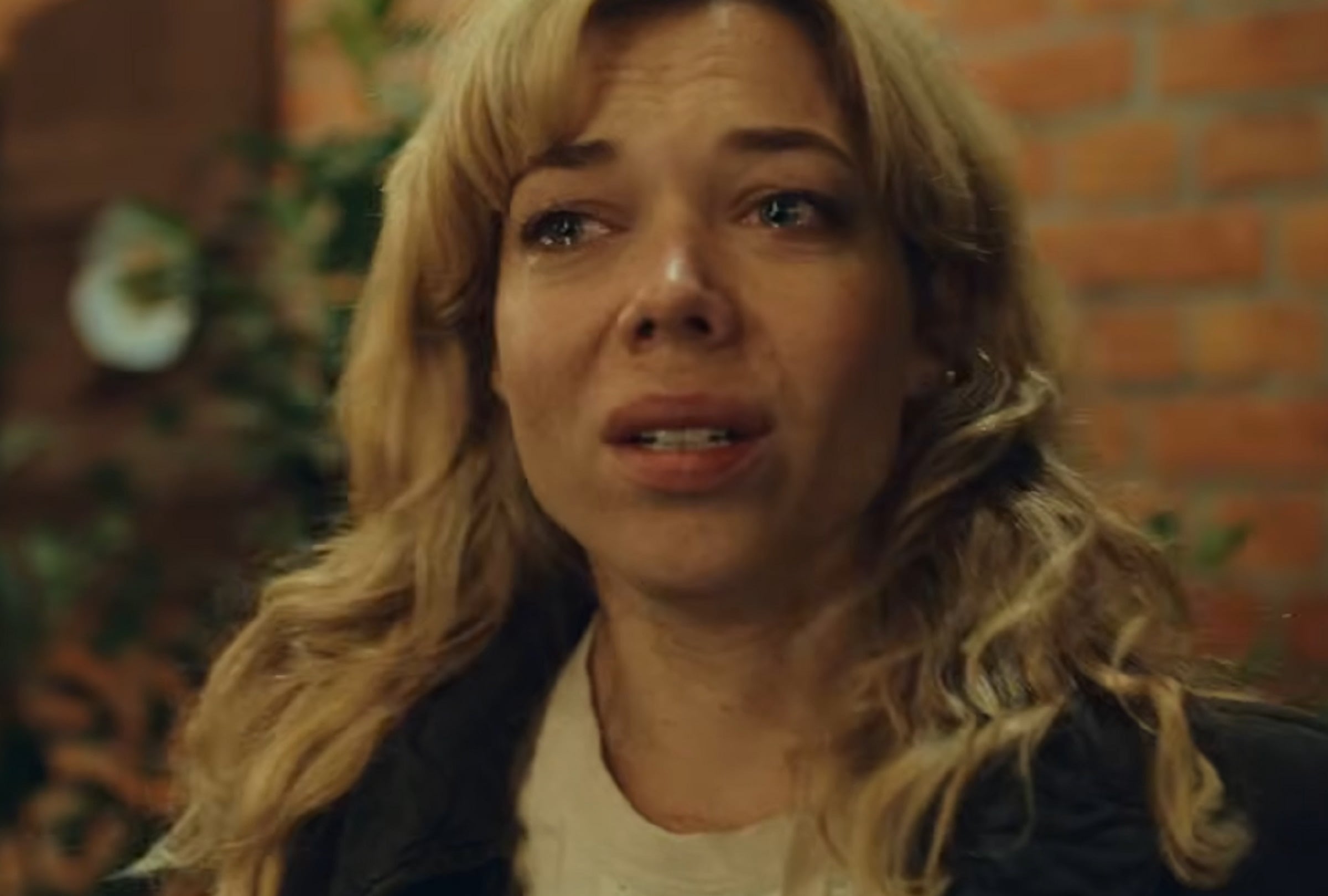En el thiller policíaco polaco "Los colores del mal: negro", Julia Sarman (Marianna Zydek) es una escritora que busca desesperadamente a su hijo (Foto: Netflix)